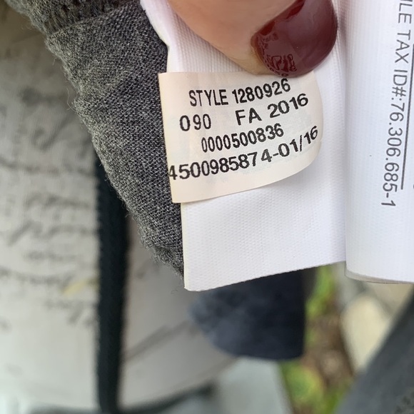 Under ARMOUR Heat Gear Breast Cancer Power in Pink Long-Sleeve Tee - Charcoal - Picture 16 of 16